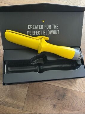 Drybar Hair Styling Brush Iron - Perfect Blowout